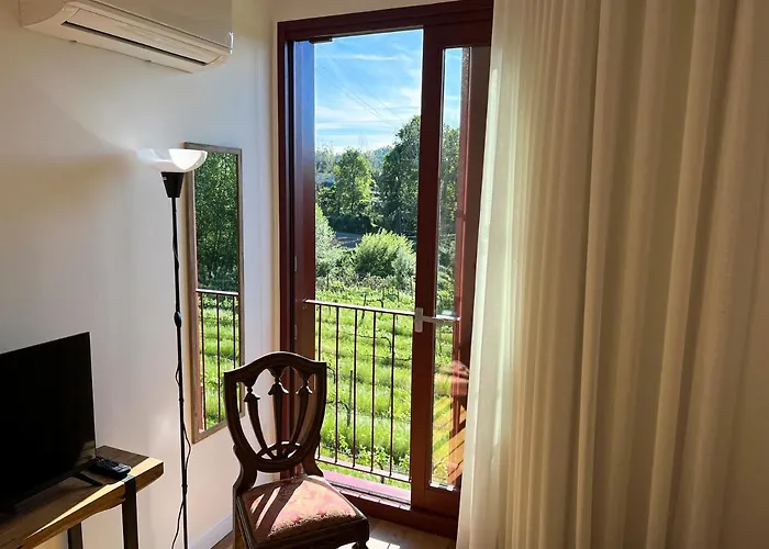 Quinta De Chousas - - *